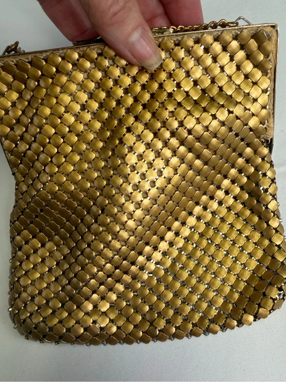Vintage Beauty - Gold Chainmail Tiny and Elegant Evening Bag - excellent vintage - Picture 3 of 16
